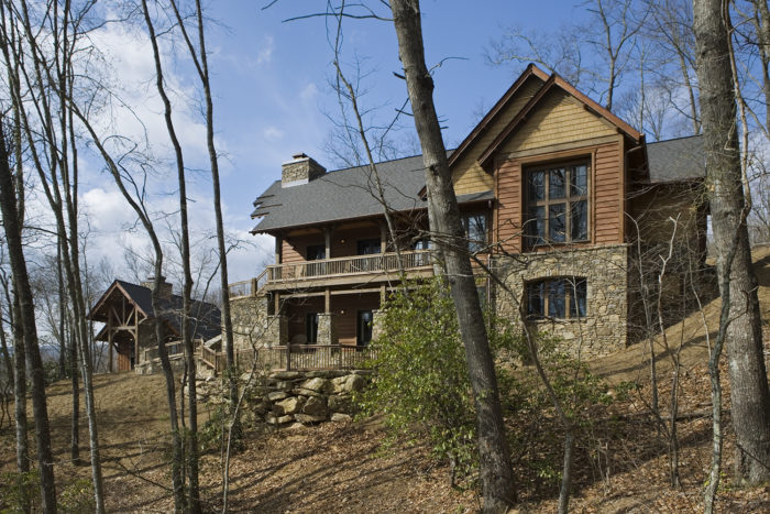 Exterior, horizontal, south elevation and guest house, Ossman residence, Sylva, North Carolina, M. Shawn Leatherwood & Associates